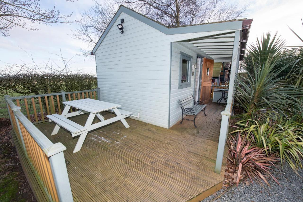 DriffieldSeaways Glamping, Cedarアパートメント エクステリア 写真