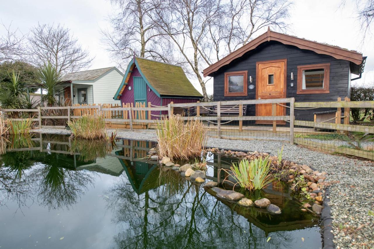 DriffieldSeaways Glamping, Cedarアパートメント エクステリア 写真